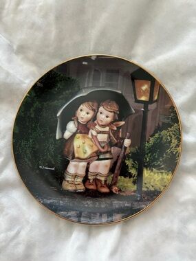 Hummel Plate with Two Children in Green and Brown
